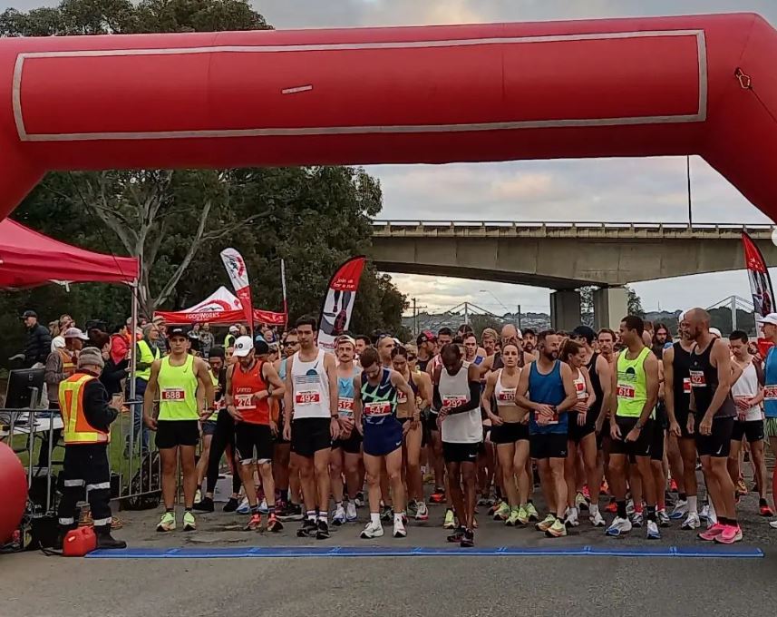 Runners at the start line before the Geelong Half Marathon